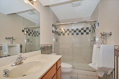 Beautifully maintained 5-bedroom, 3.5-bath home with over three - photo 43
