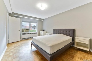 Thoughtfully Renovated Junior 4/2 Bedroom at The Gregory House - photo 13