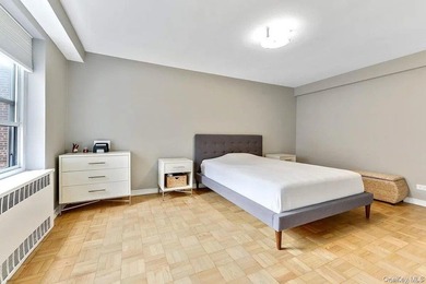 Thoughtfully Renovated Junior 4/2 Bedroom at The Gregory House - photo 14