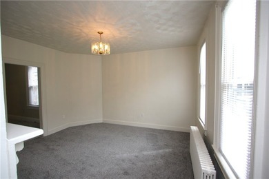 SPACIOUS House w/ 2 additional bedrooms on 3rd floor! Very - photo 3