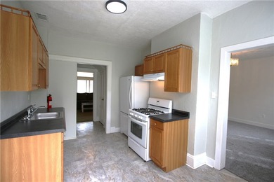 SPACIOUS House w/ 2 additional bedrooms on 3rd floor! Very - photo 9