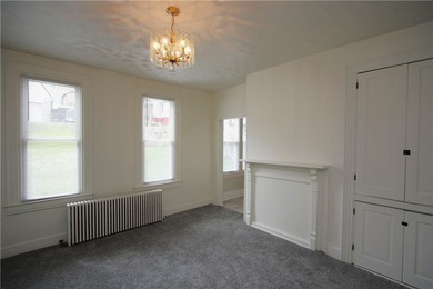 SPACIOUS House w/ 2 additional bedrooms on 3rd floor! Very - photo 10