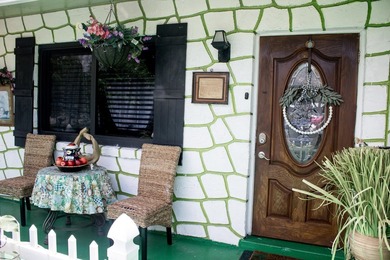 SPECTACULAR SINGLE FAMILY HOME WITH NO HOA located in the heart - photo 5