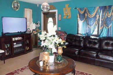 SPECTACULAR SINGLE FAMILY HOME WITH NO HOA located in the heart - photo 6