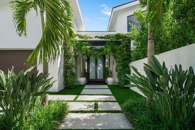 Set on a 9,345+/- square-foot lot, this SoSo residence combines - photo 1