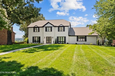 Welcome to this beautifully renovated 5-bedroom, 3.5-bath home - photo 3