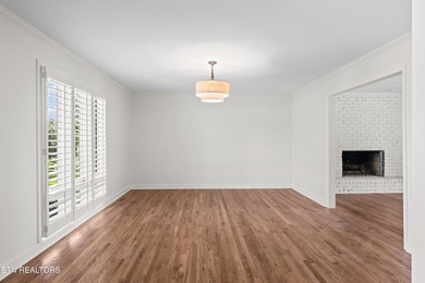Welcome to this beautifully renovated 5-bedroom, 3.5-bath home - photo 7