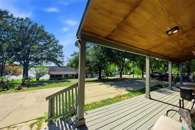 Enjoy the beauty of lake living in this spacious 4-bedroom - photo 24