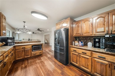 SELLER OFFERING $10,000 IN CLOSING COSTS IF UNDER CONTRACT BY - photo 4