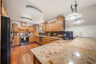 SELLER OFFERING $10,000 IN CLOSING COSTS IF UNDER CONTRACT BY - photo 5