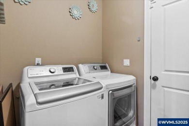 Private 5th bdrm suite w/separate exterior entrance highlights