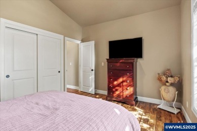 Private 5th bdrm suite w/separate exterior entrance highlights