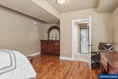 Private 5th bdrm suite w/separate exterior entrance highlights