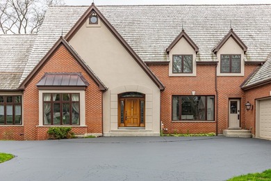 Welcome to an extraordinary all-brick estate in the prestigious - photo 3