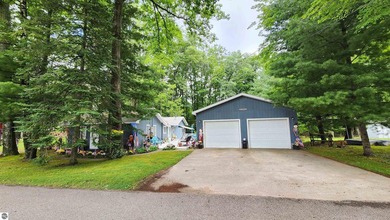 Enjoy peaceful lake living in this beautifully maintained - photo 4