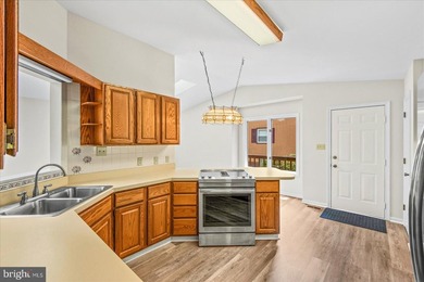 Welcome to this beautifully refreshed 3-bedroom, 2-bath rambler - photo 16