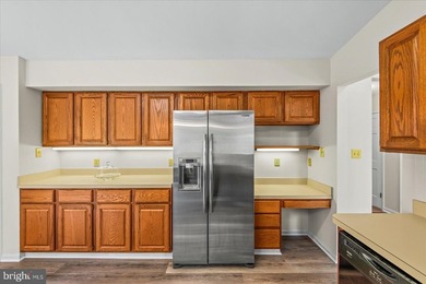 Welcome to this beautifully refreshed 3-bedroom, 2-bath rambler - photo 18
