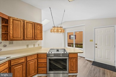 Welcome to this beautifully refreshed 3-bedroom, 2-bath rambler - photo 19