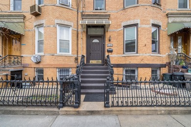 (private lake, pond, coastal) Home Sale Pending in Ridgewood New York