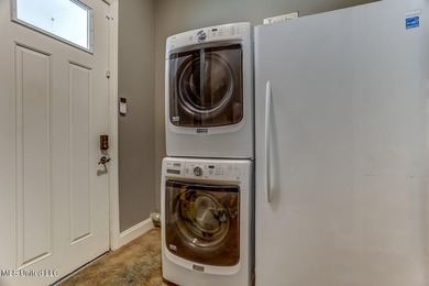 Live in Your Second Favorite Resort Vacation: Serene 5-Bedroom - photo 22