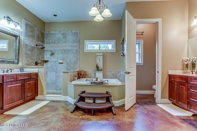 Live in Your Second Favorite Resort Vacation: Serene 5-Bedroom - photo 29