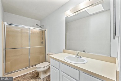 Welcome to this beautifully refreshed 3-bedroom, 2-bath rambler - photo 30