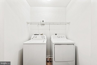 Welcome to this beautifully refreshed 3-bedroom, 2-bath rambler - photo 31