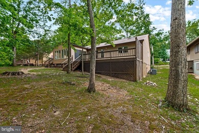 Welcome to this beautifully refreshed 3-bedroom, 2-bath rambler - photo 38