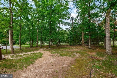 Welcome to this beautifully refreshed 3-bedroom, 2-bath rambler - photo 39