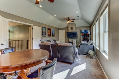 Live in Your Second Favorite Resort Vacation: Serene 5-Bedroom - photo 44