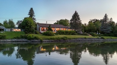 Lake Home For Sale in Saint-Marc-Sur-Richelieu, 