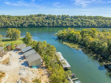 Taneycomo Treehouse right on the shores of Lake Taneycomo. Fully - photo 11