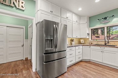 Timeless craftsmanship meets modern luxury at this exceptional - photo 12