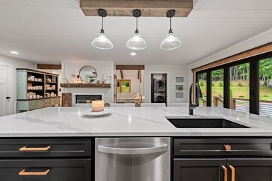 Modern Mountain Sanctuary: The Best of Both Worlds Welcome to - photo 16