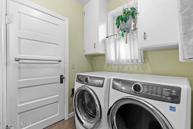 Timeless craftsmanship meets modern luxury at this exceptional - photo 20