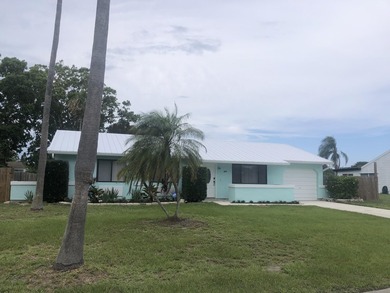 Great location, has new metal roof, new appliances, countertops - photo 2