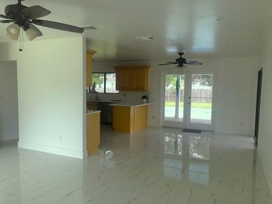 Great location, has new metal roof, new appliances, countertops - photo 4