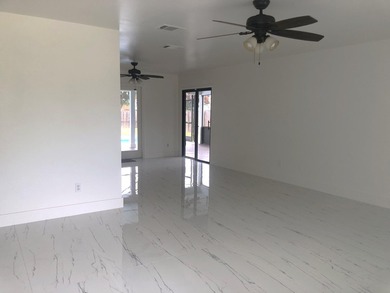 Great location, has new metal roof, new appliances, countertops - photo 5