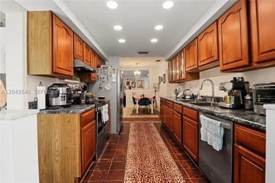Nestled within the highly sought-after Palmetto Country Club - photo 8