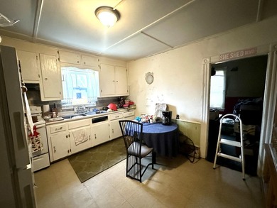 Here is your opportunity to own a versatile property in the - photo 4