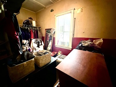 Here is your opportunity to own a versatile property in the - photo 6