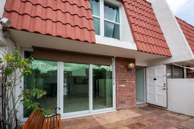 Beautiful 3-bedroom, 2.5-bath corner townhome in desirable - photo 3