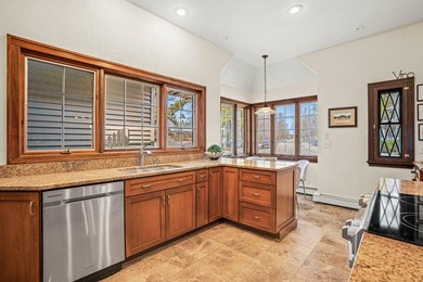 Wake up to lake views & idyllic village setting in this - photo 12