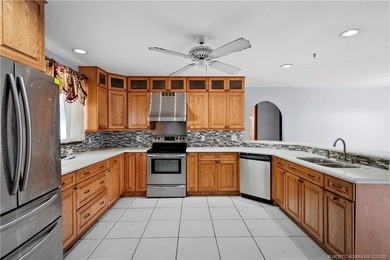 Opportunity knocks! With 2,365 SF, this 4BR, 2-bath, 2 CG pool - photo 14