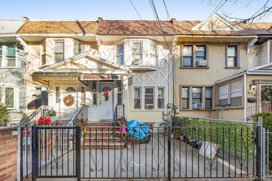 Welcome to this well-maintained single-family home in the heart - photo 1