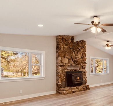 Completely renovated 3 Bedroom,2 bathroom 1512 sq ft.New HVAC - photo 7