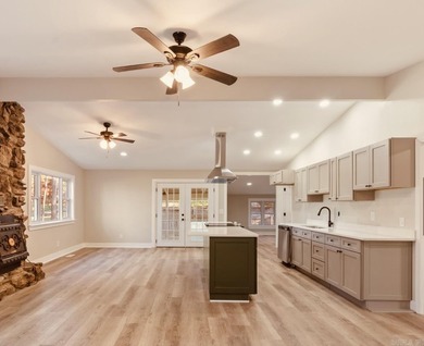 Completely renovated 3 Bedroom,2 bathroom 1512 sq ft.New HVAC - photo 9
