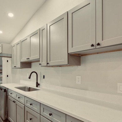 Completely renovated 3 Bedroom,2 bathroom 1512 sq ft.New HVAC - photo 10