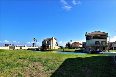 Located near the iconic Harbor Bridge, 717 Imperial Harbor - photo 3