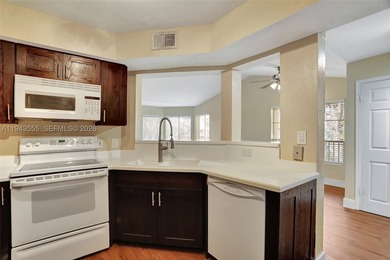 Updated spacious 2/2 with newer appliances including A/C. 2nd - photo 3